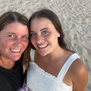 Meet your Posher, Shea